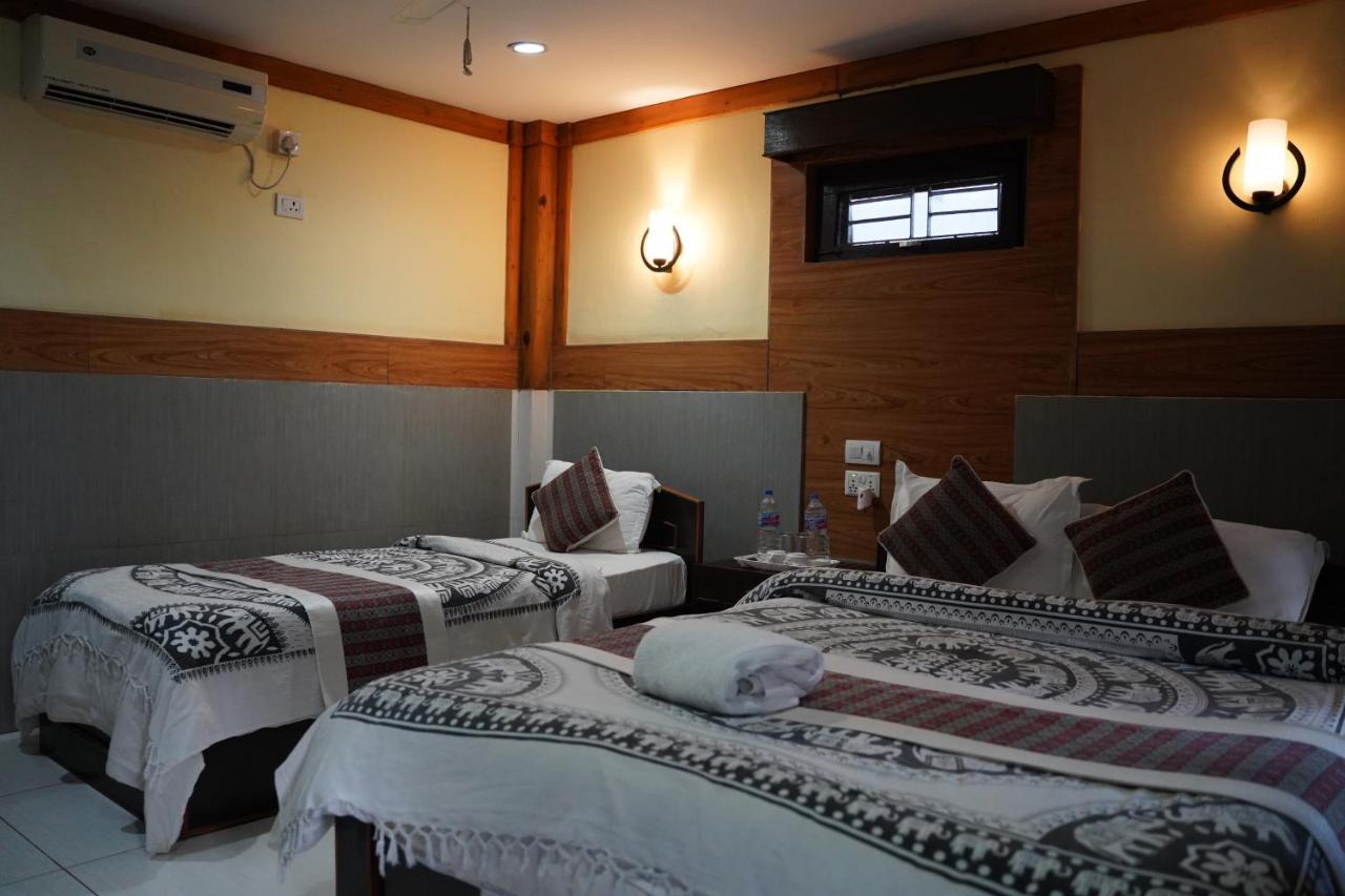 Chitwan Riverside Resort Саураха Екстер'єр фото