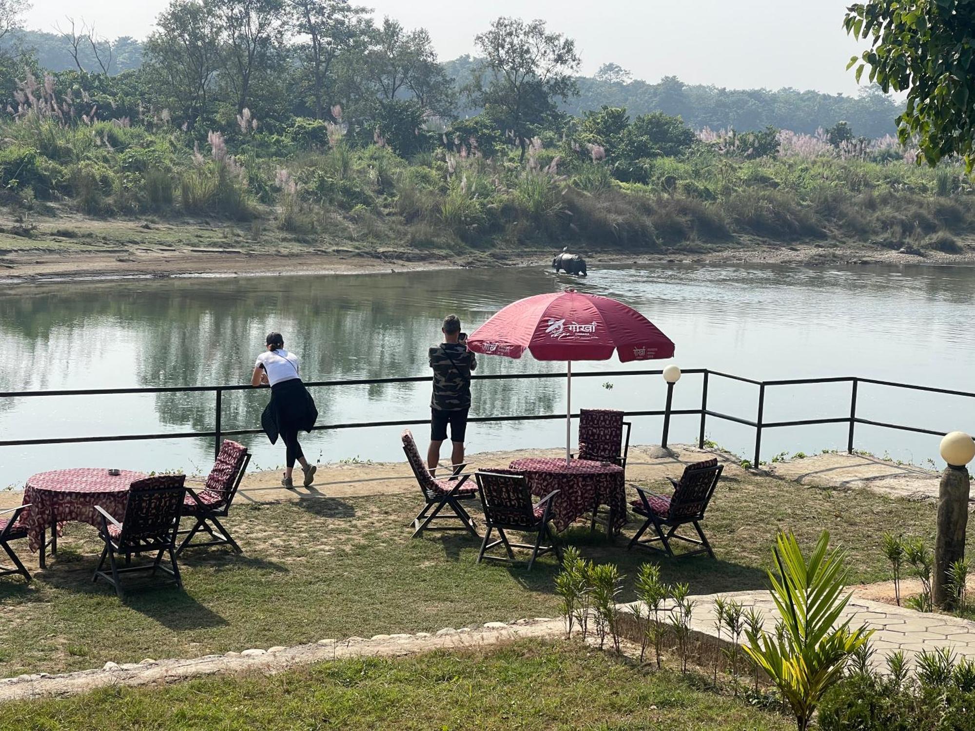 Chitwan Riverside Resort Саураха Екстер'єр фото