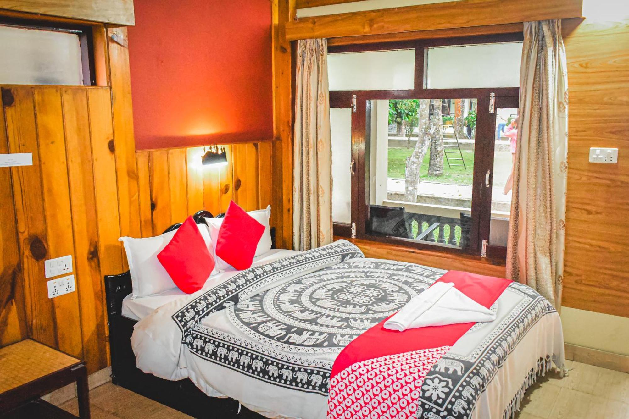 Chitwan Riverside Resort Саураха Екстер'єр фото