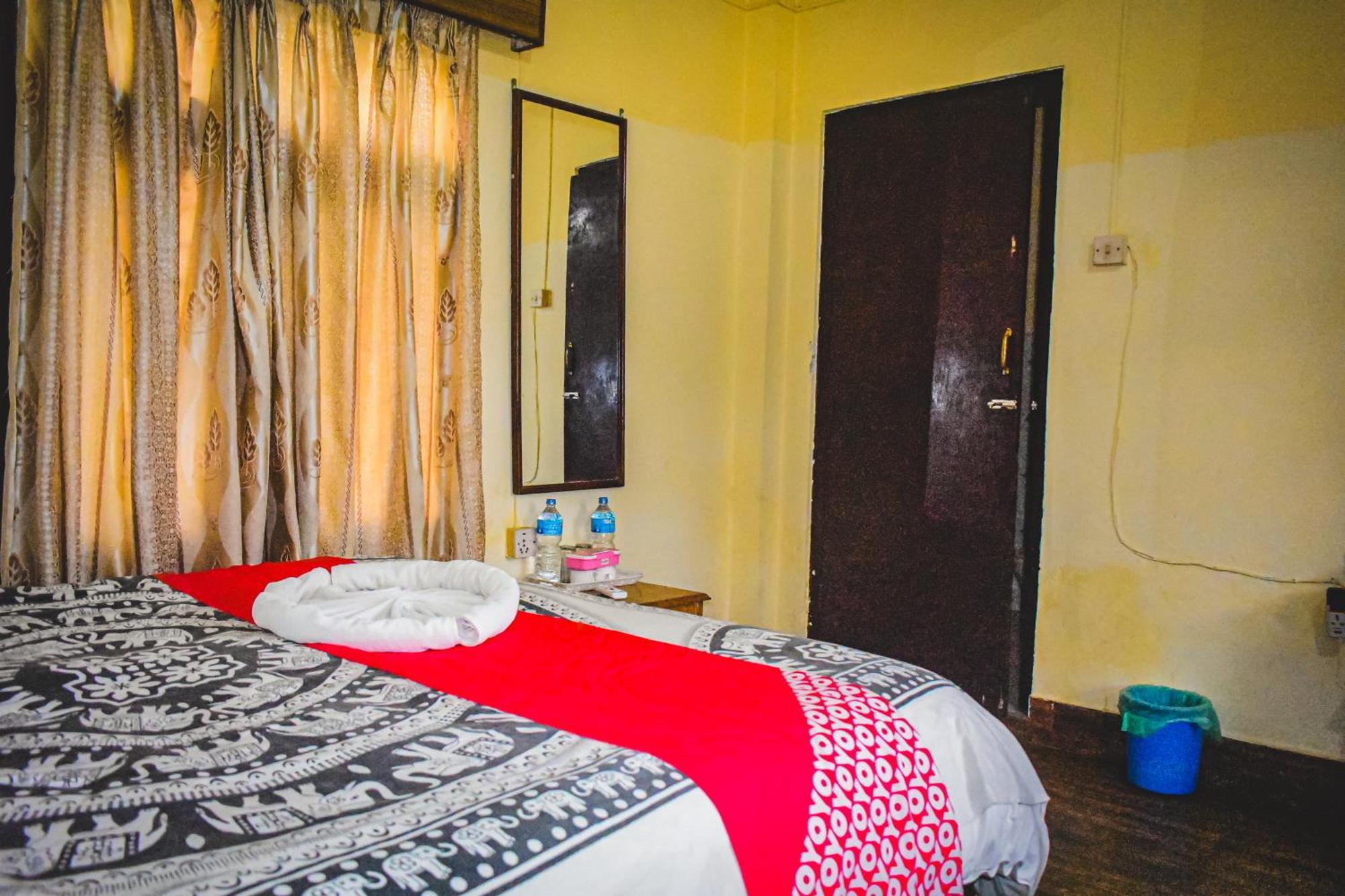 Chitwan Riverside Resort Саураха Екстер'єр фото