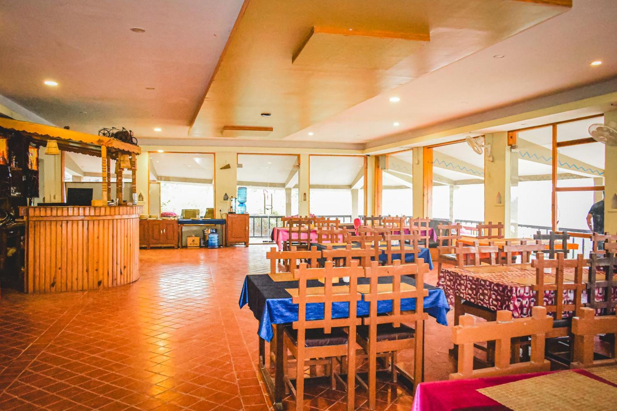 Chitwan Riverside Resort Саураха Екстер'єр фото