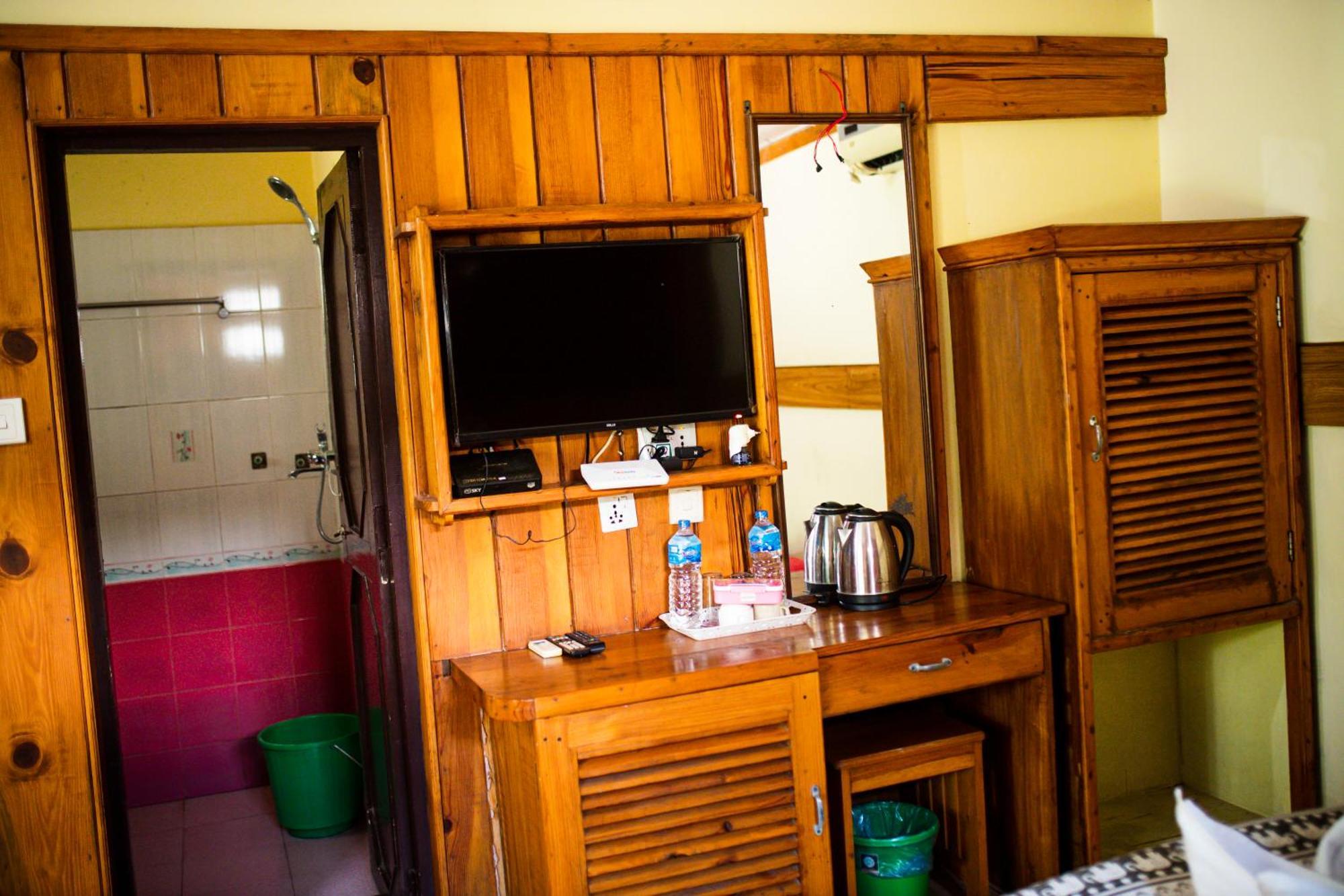 Chitwan Riverside Resort Саураха Екстер'єр фото