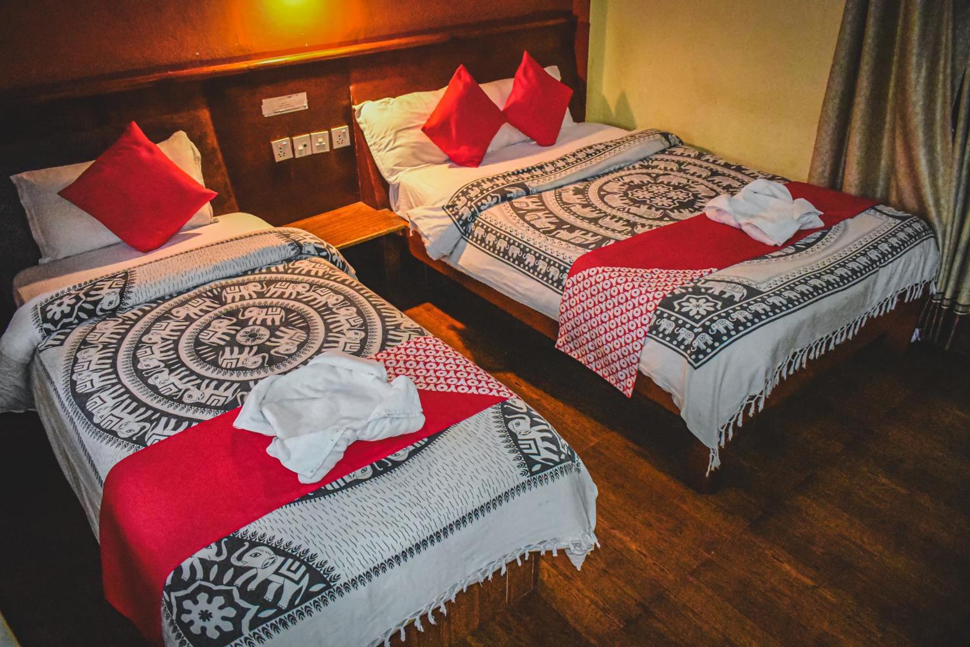 Chitwan Riverside Resort Саураха Екстер'єр фото