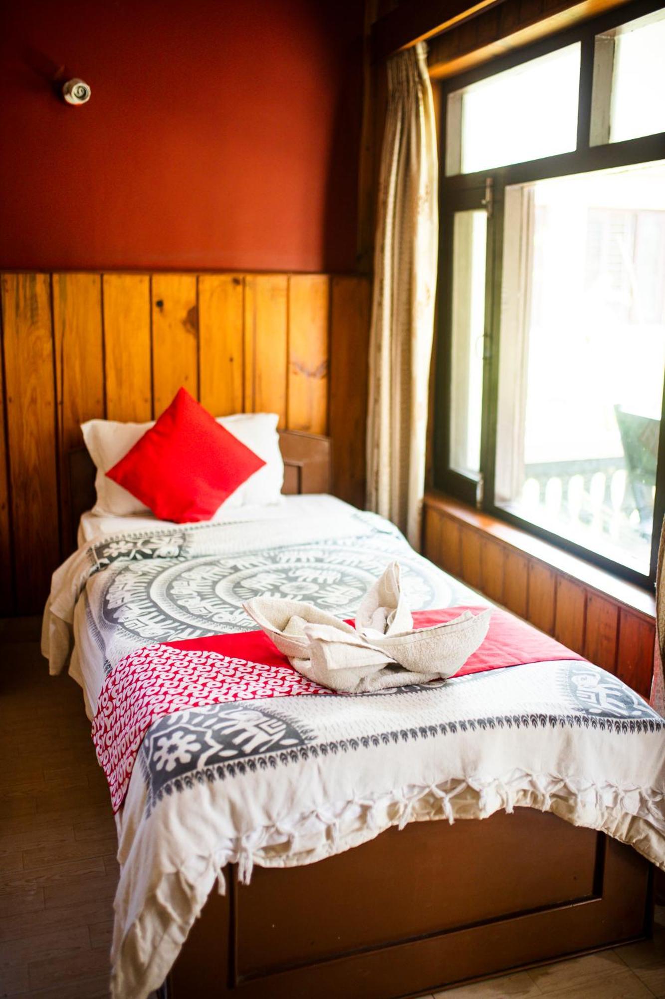 Chitwan Riverside Resort Саураха Екстер'єр фото