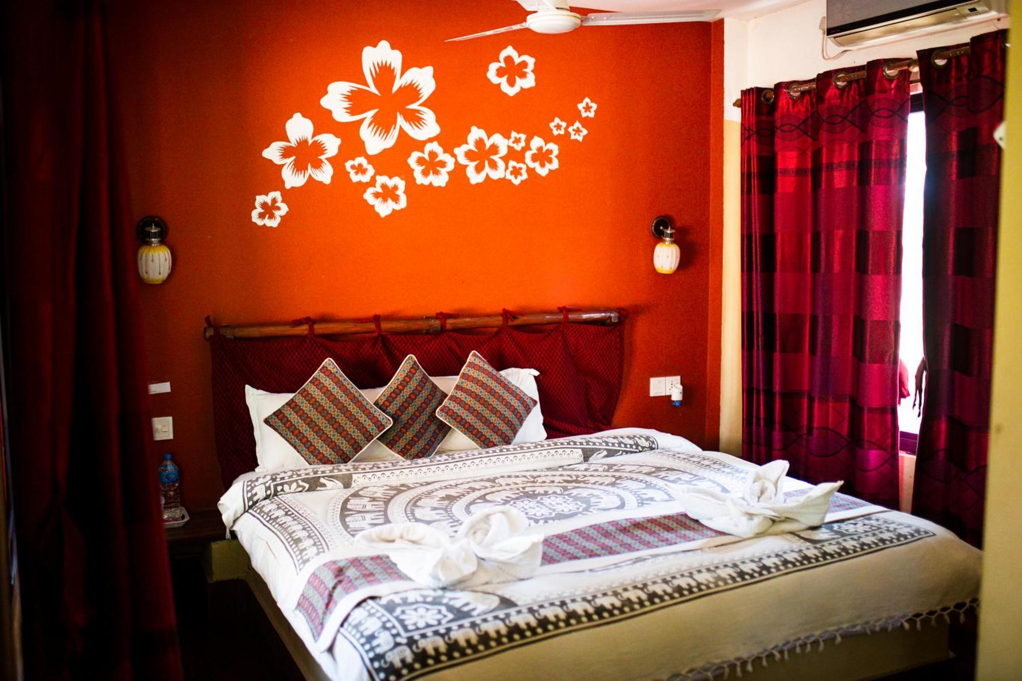 Chitwan Riverside Resort Саураха Екстер'єр фото
