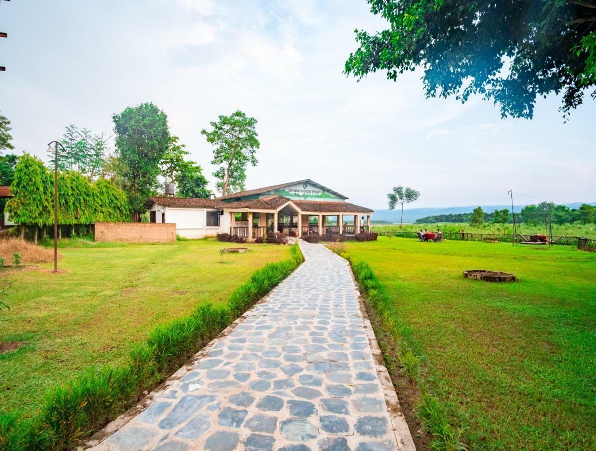 Chitwan Riverside Resort Саураха Екстер'єр фото