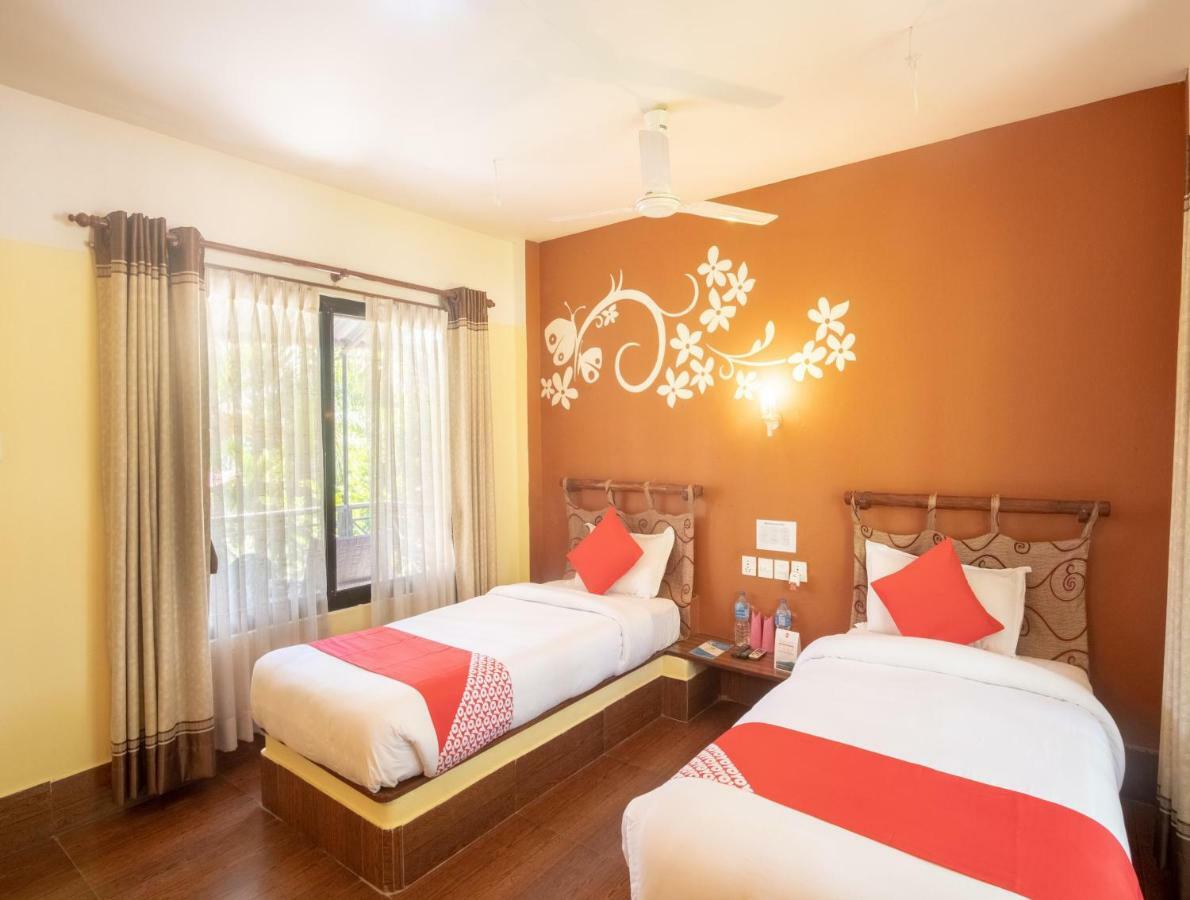 Chitwan Riverside Resort Саураха Екстер'єр фото
