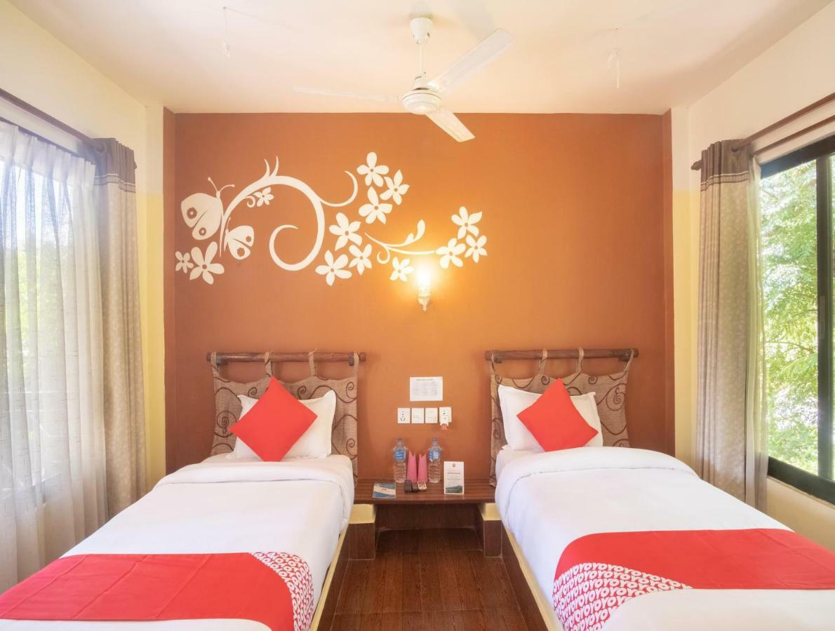 Chitwan Riverside Resort Саураха Екстер'єр фото