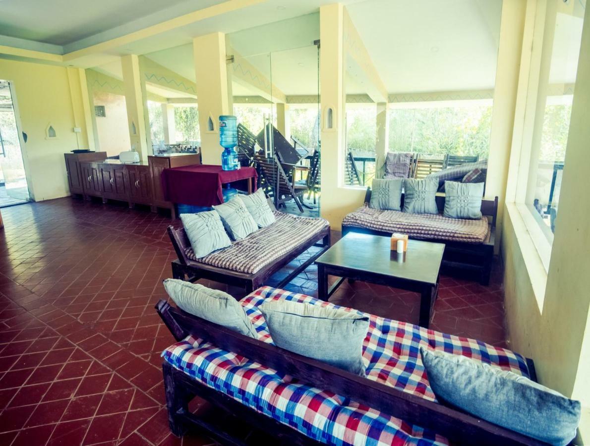 Chitwan Riverside Resort Саураха Екстер'єр фото