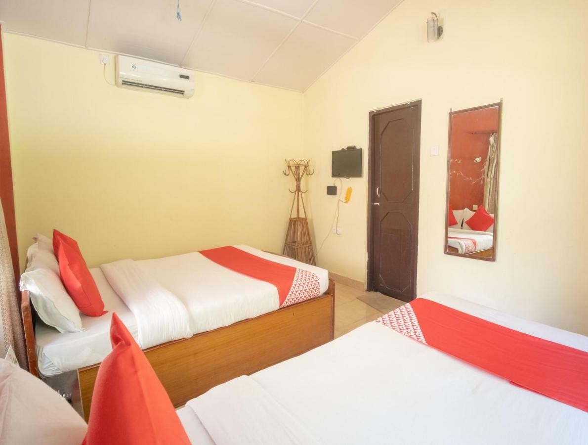 Chitwan Riverside Resort Саураха Екстер'єр фото
