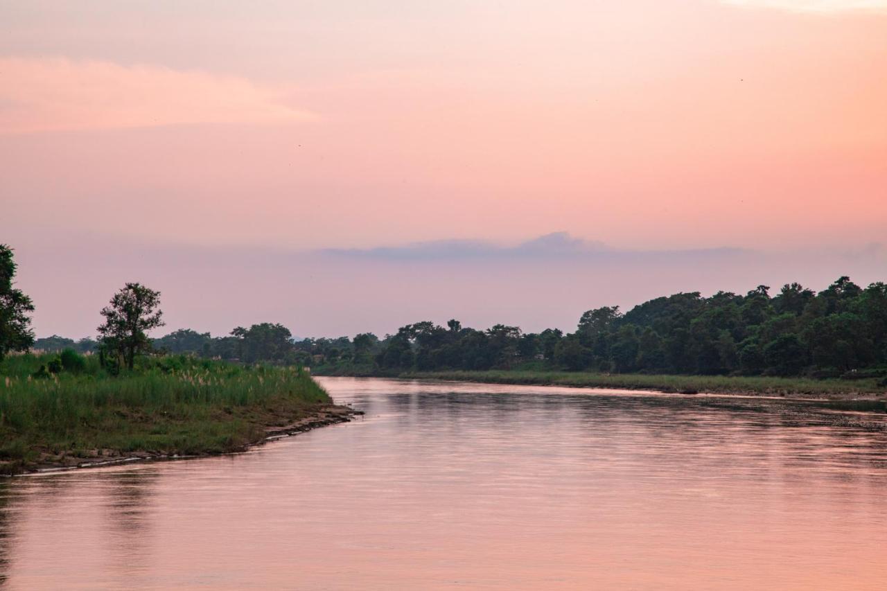 Chitwan Riverside Resort Саураха Екстер'єр фото