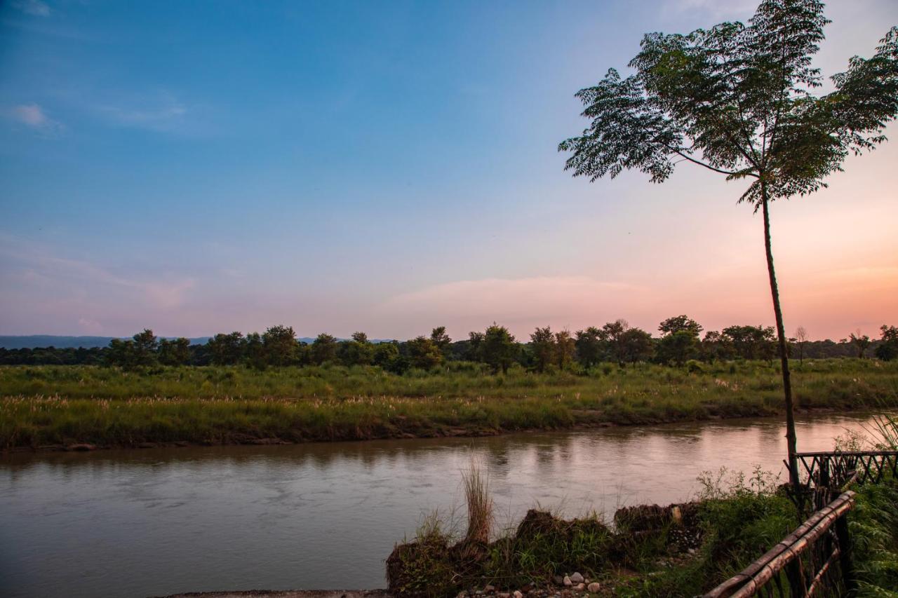 Chitwan Riverside Resort Саураха Екстер'єр фото