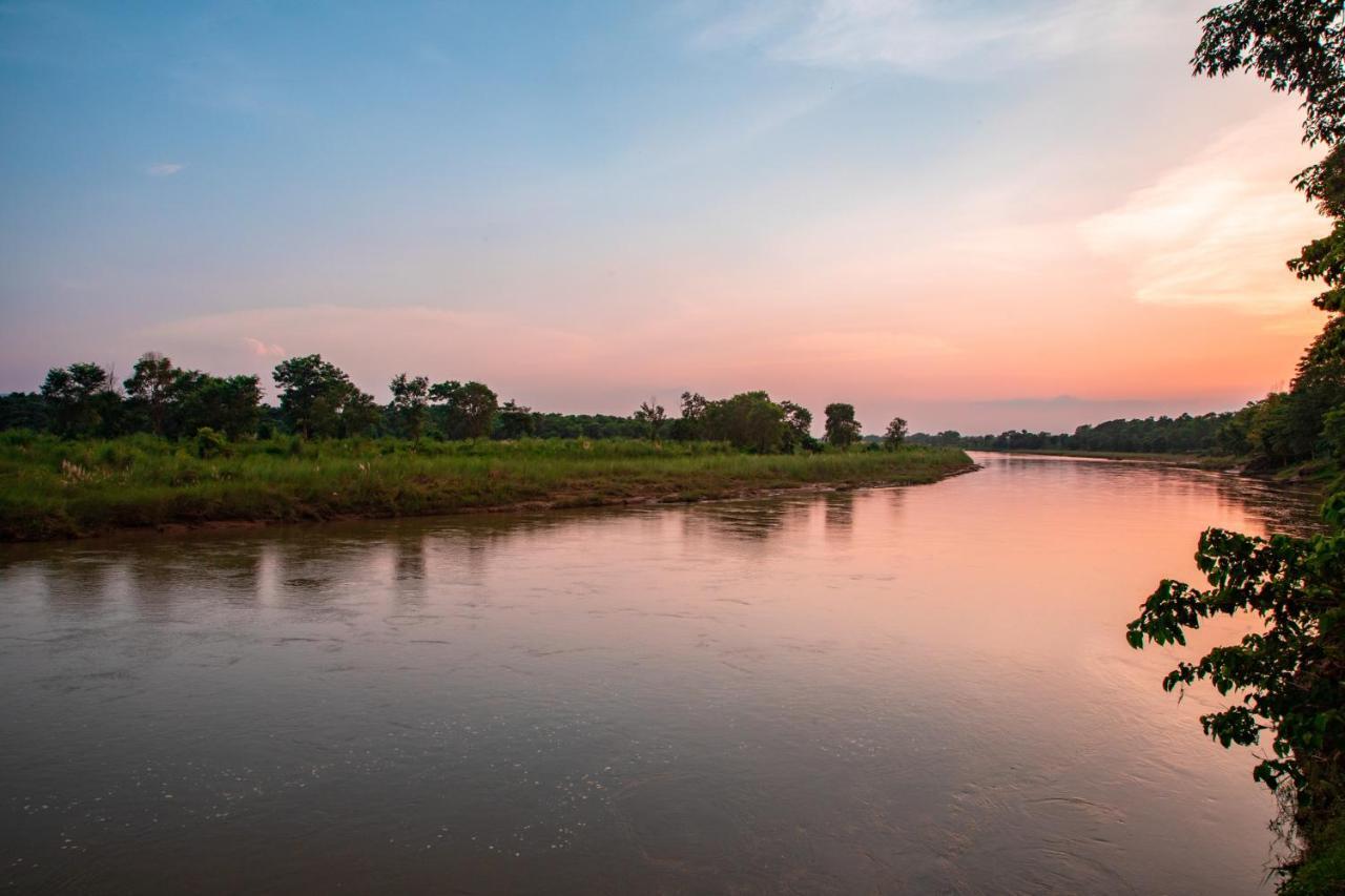 Chitwan Riverside Resort Саураха Екстер'єр фото